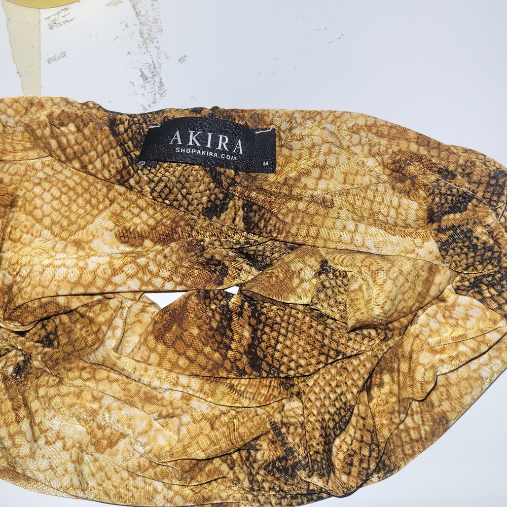 Akira Size M Crop top